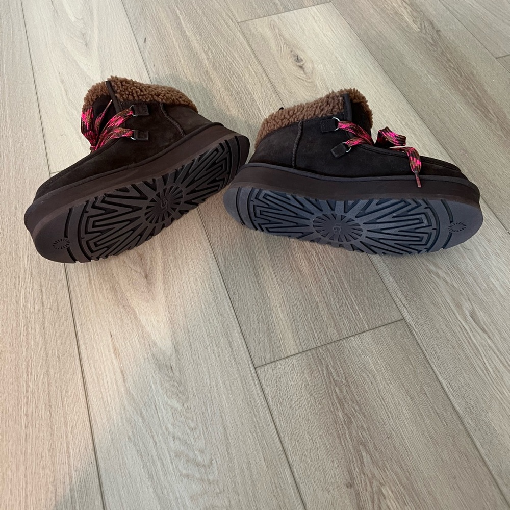 UGG Brown Lace Up Boots with Red Laces - Picture 3 of 4